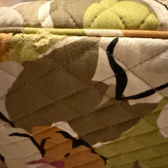 Vera Bradley Grand Traveler Tote in Portobello Road Cottage, 22"x15"x2.25" - Picture 10 of 10